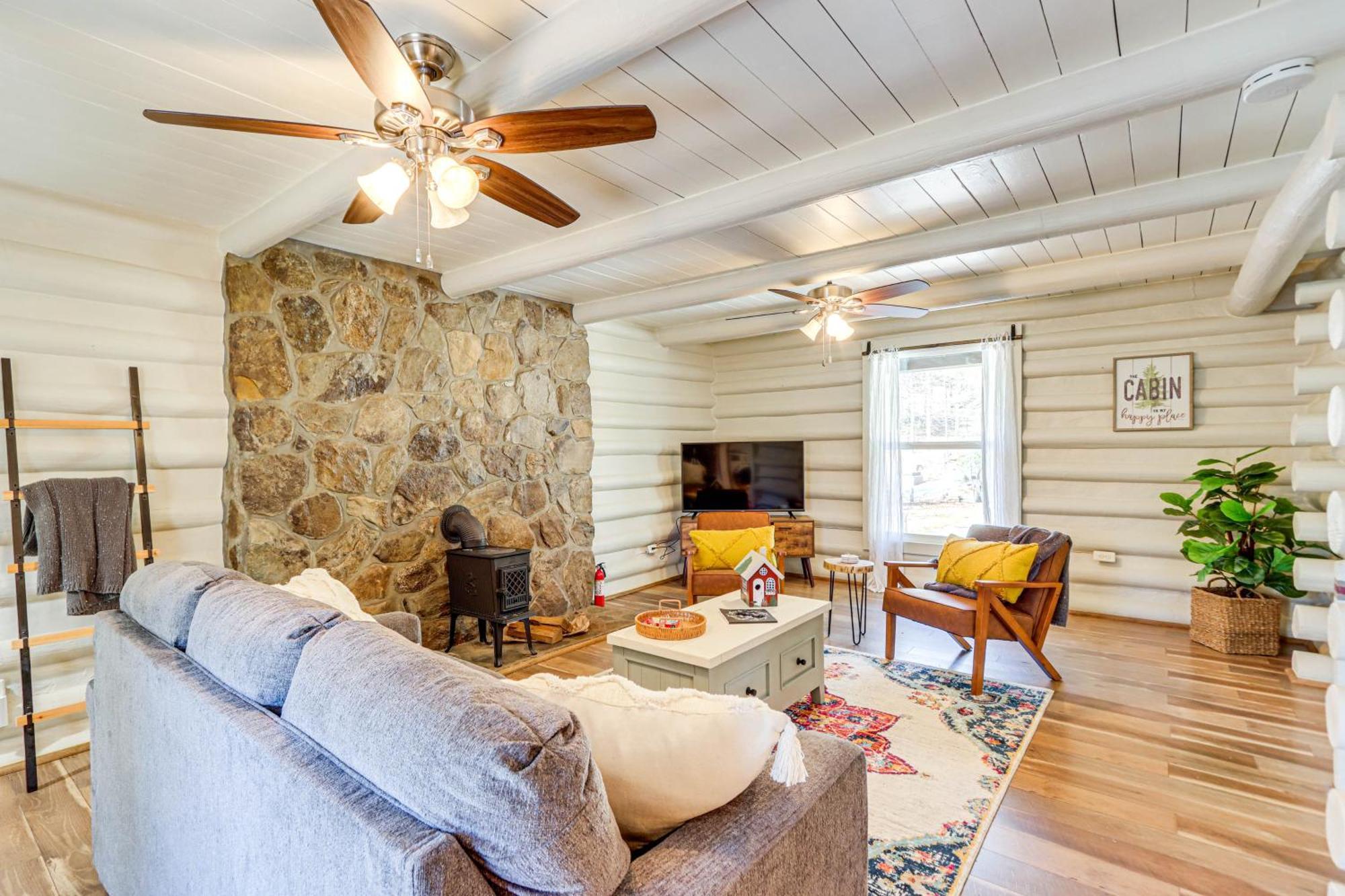 Dog-Friendly Hiawassee Cabin With Decks And Fire Pit! Εξωτερικό φωτογραφία