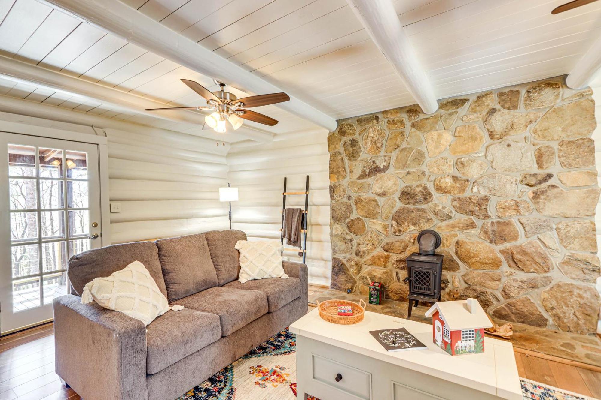 Dog-Friendly Hiawassee Cabin With Decks And Fire Pit! Εξωτερικό φωτογραφία