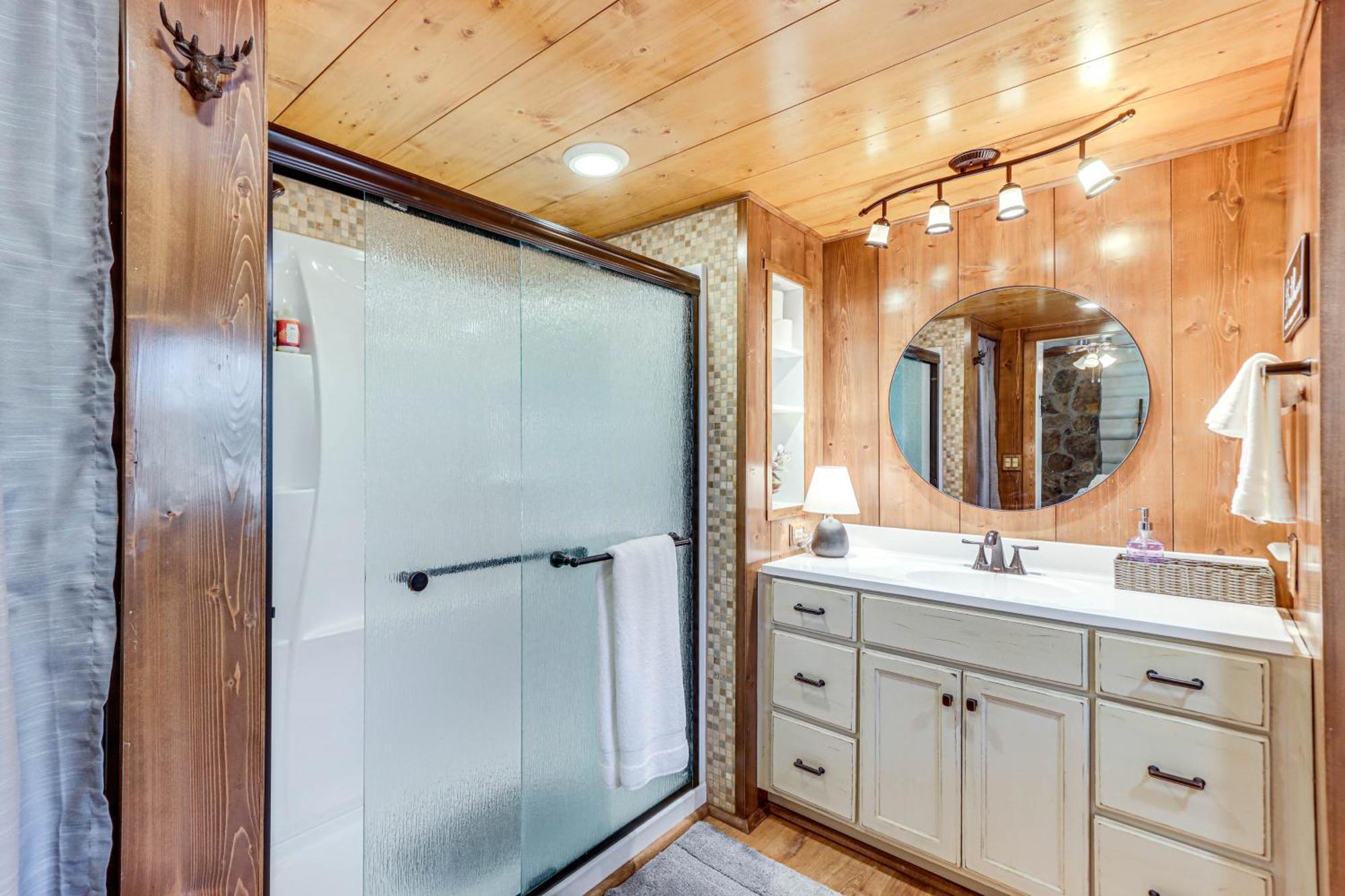 Dog-Friendly Hiawassee Cabin With Decks And Fire Pit! Εξωτερικό φωτογραφία