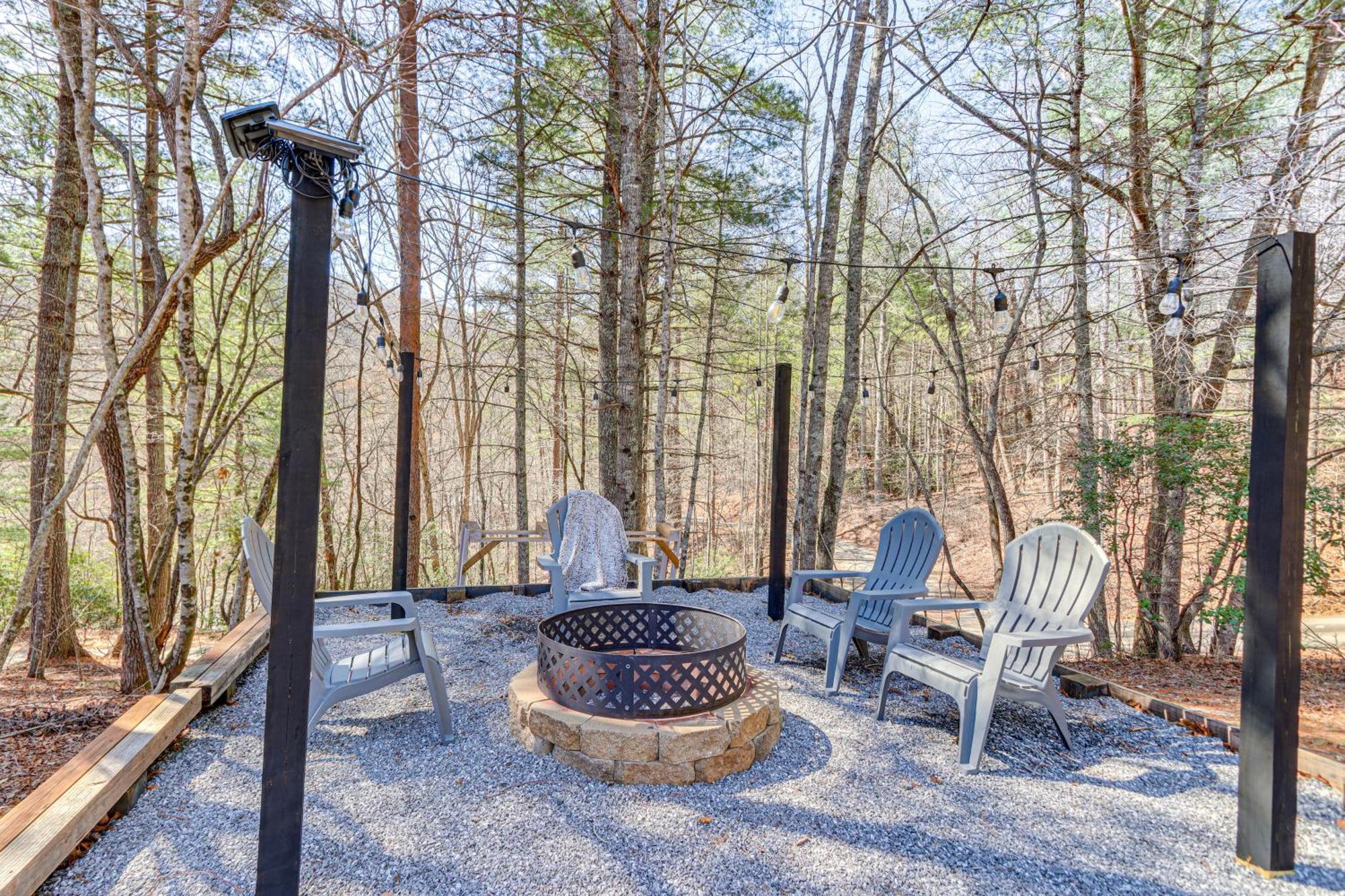 Dog-Friendly Hiawassee Cabin With Decks And Fire Pit! Εξωτερικό φωτογραφία